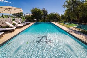 A Hotel Decosuites con Pileta