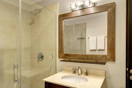 Arelauquen Lodge, a Tribute Portfolio Hotel con Estacionamiento
