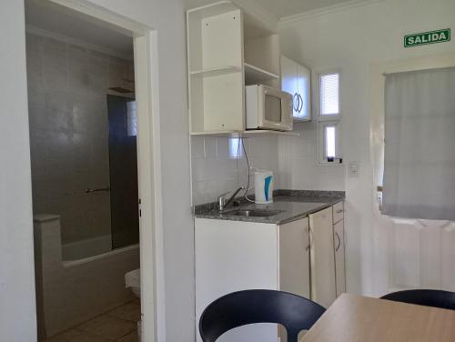 Brisas del Lago Apart y Hotel con Desayuno