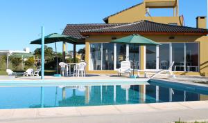 Brisas del Lago Apart y Hotel con Estacionamiento