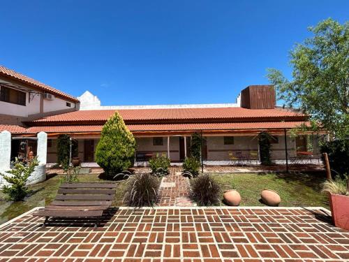 Hosteria Manantial de Carpintería con Cuna