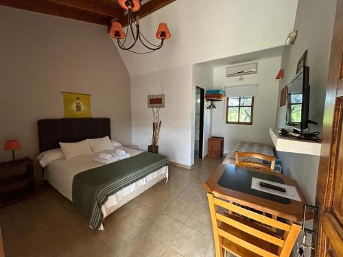 Hosteria Manantial de Carpintería con Desayuno