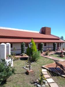 Hosteria Manantial de Carpintería con Estacionamiento