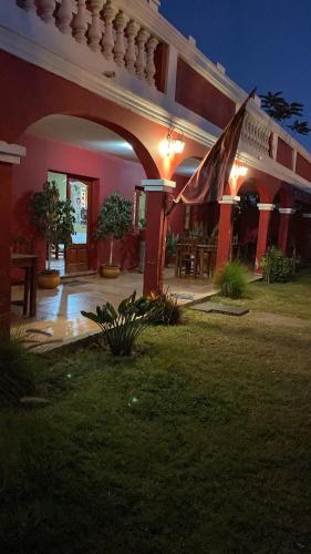 Hotel El Crestón con Estacionamiento