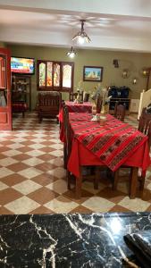 Hotel El Crestón con Pileta