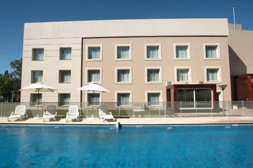Howard Johnson Rio Cuarto Hotel y Casino con Desayuno