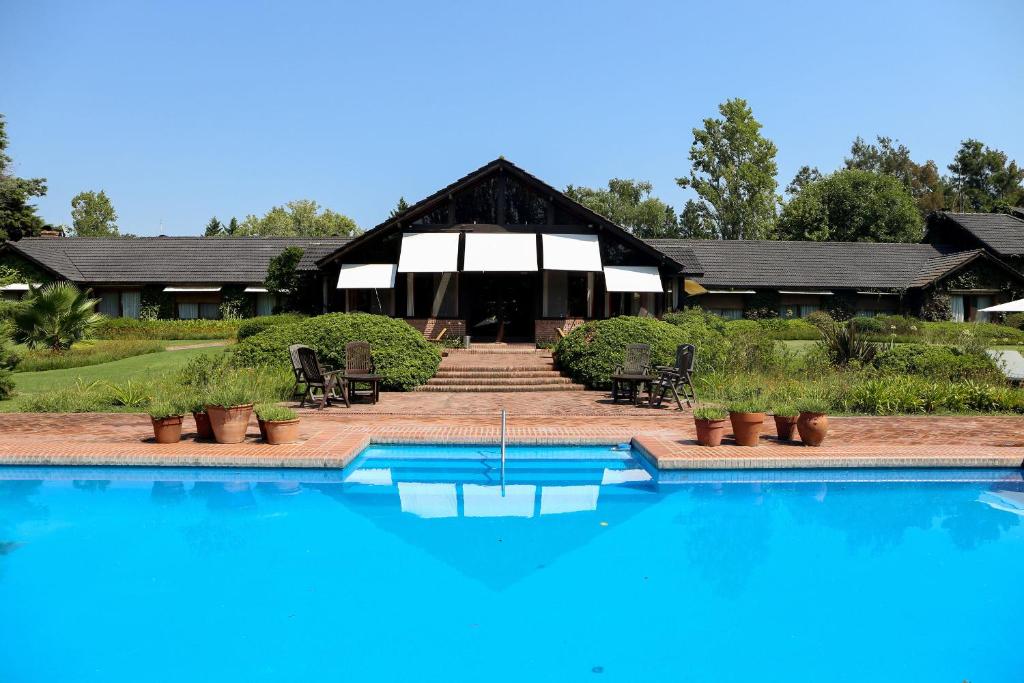 La Posta del Pilar Hotel & Spa con Estacionamiento