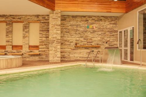 Los Robles Apart & Spa con Estacionamiento