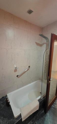 Nido de Pajaros con Estacionamiento